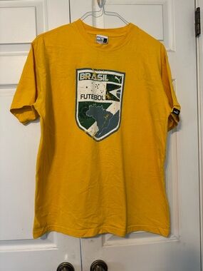Puma vintage Brasil Futebol Yellow Graphic Tee L